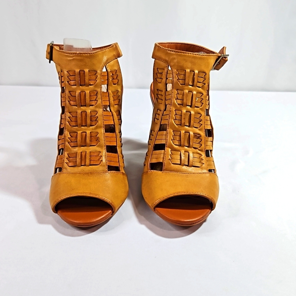 Jasmin Sandals Sz 10 Tan